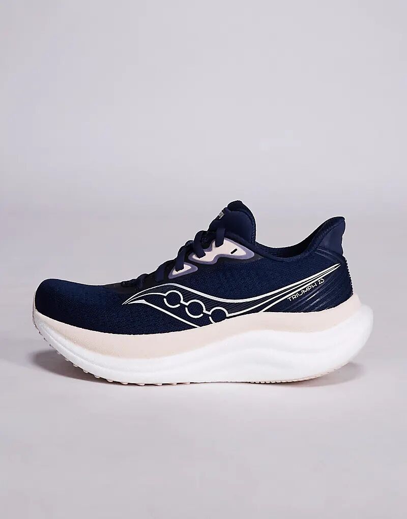 Кроссовки для бега Saucony Triumph 23 в цвете «темно-синий» с принтом «камео» — фото 2