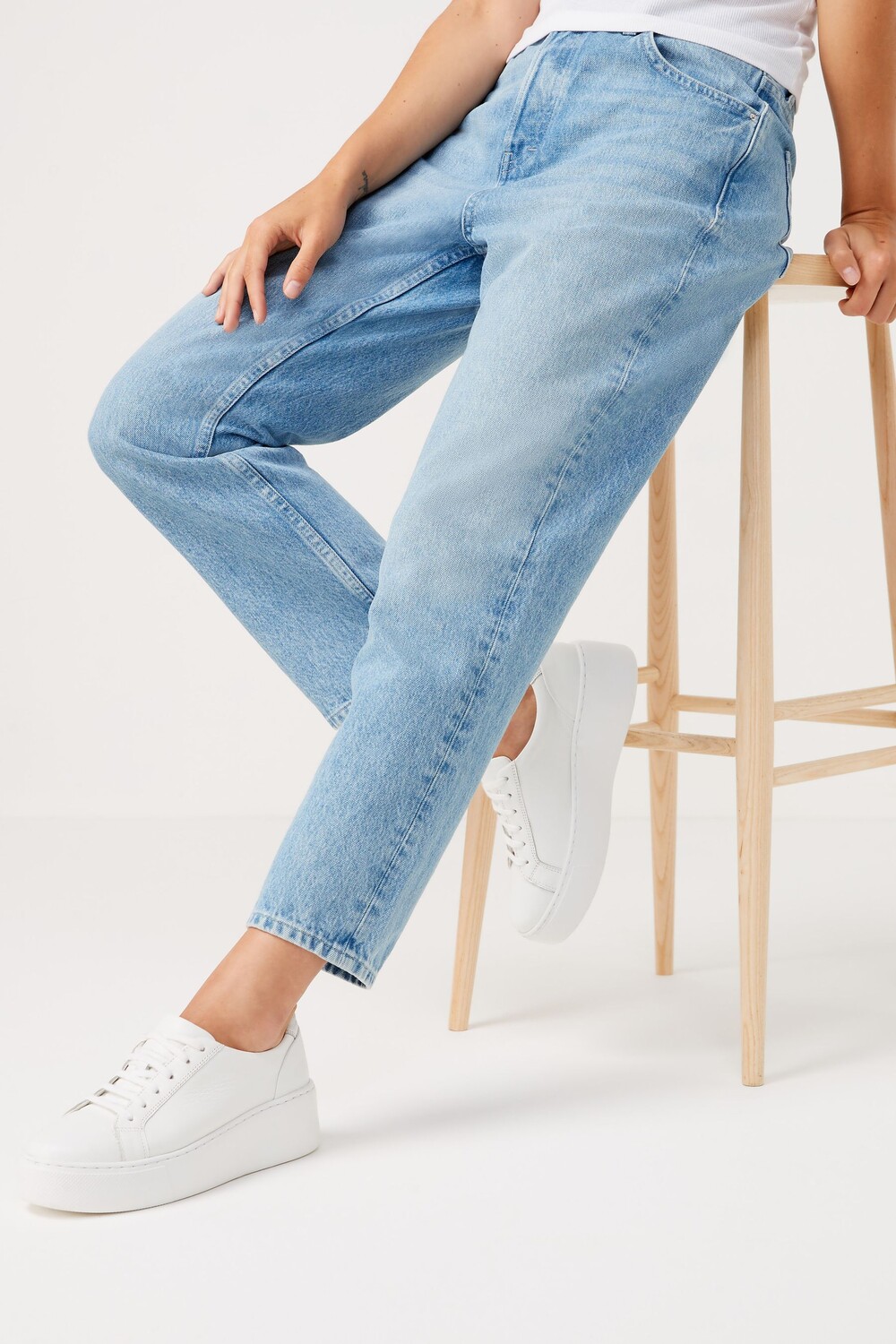 Кожаные спортивные кроссовки на толстой платформе на танкетке Signature Forever Comfort Next, белый