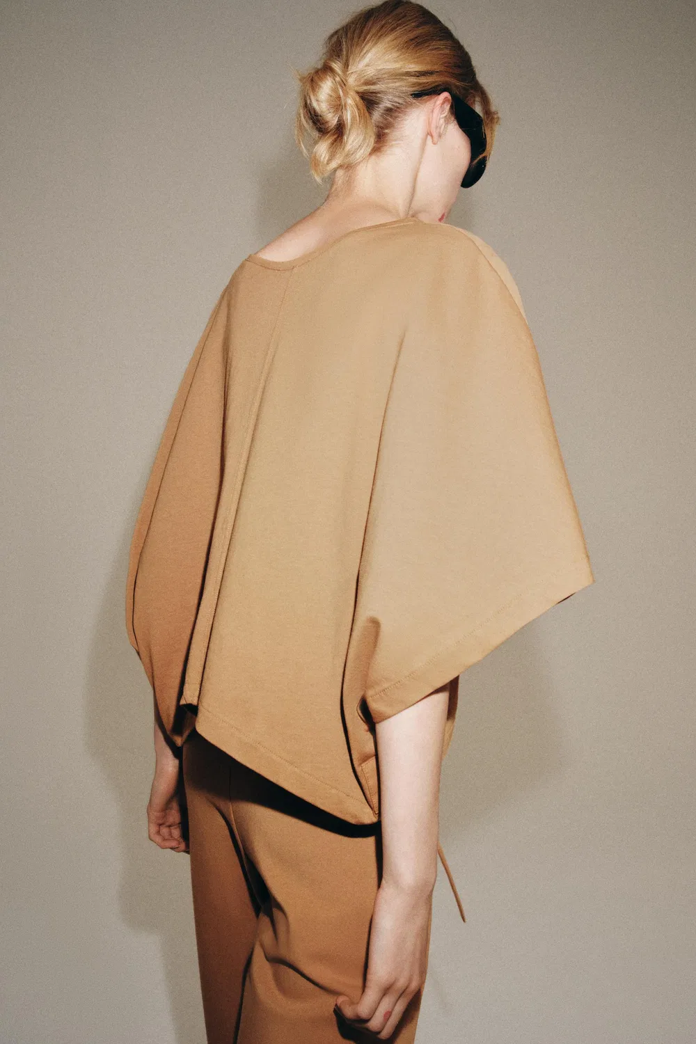 Хлопковая футболка в стиле накидки ZARA, Mid-camel — фото 3