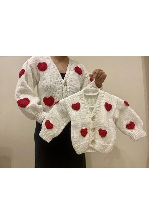 Детский кардиган с вырезом горловины, этнический принт, Hand knitted mother daughter combination heart cardigan, Hobihanem Tuhafiye, Red-White Mother-Daughter — фото 2