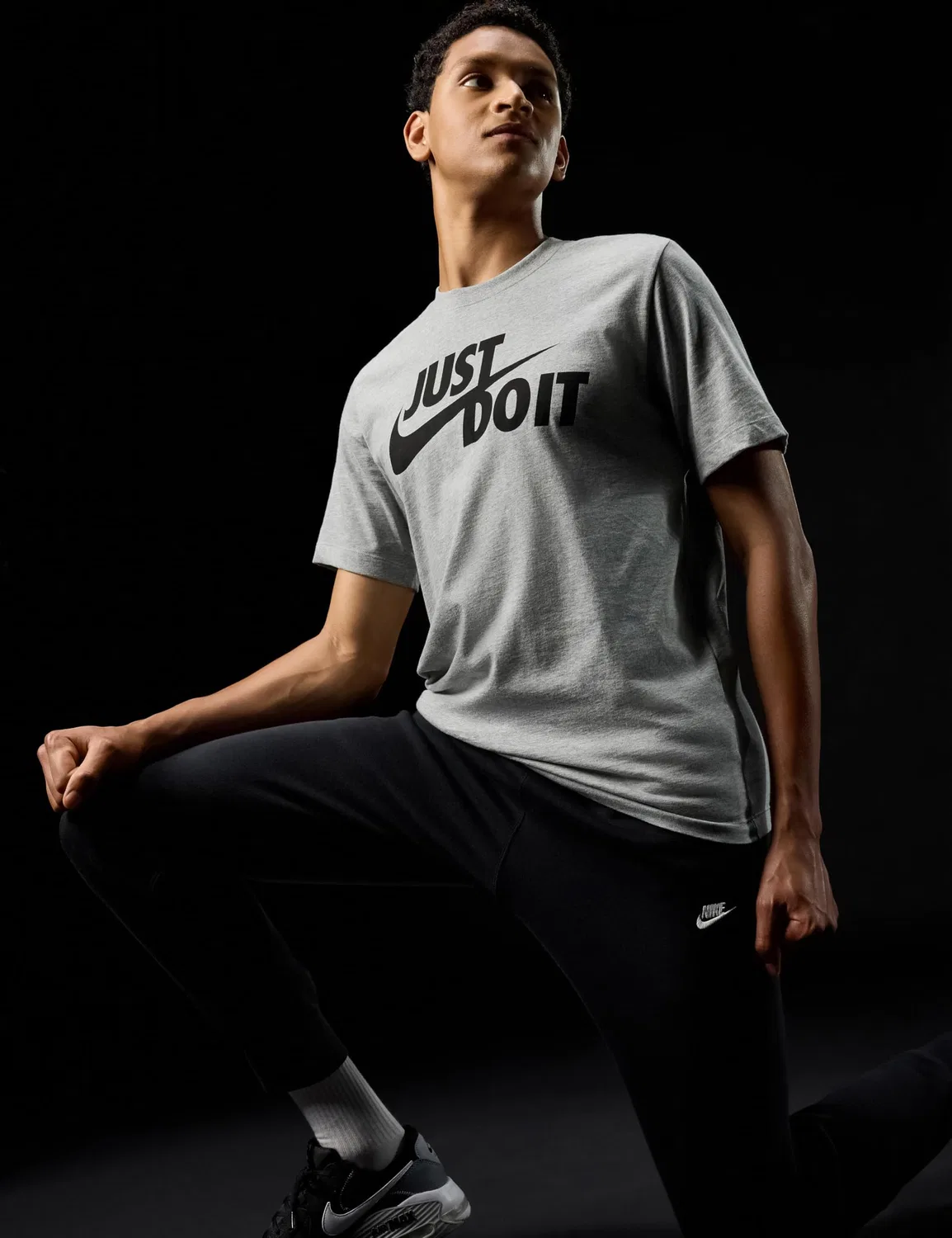 Мужская футболка с круглым вырезом NIKE, Dk Grey Heather/Black — фото 2