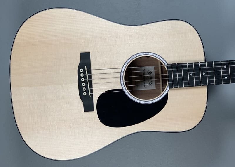 

DJr-10E – Ель ситхинская-натуральная Martin DJr-10E – Sitka