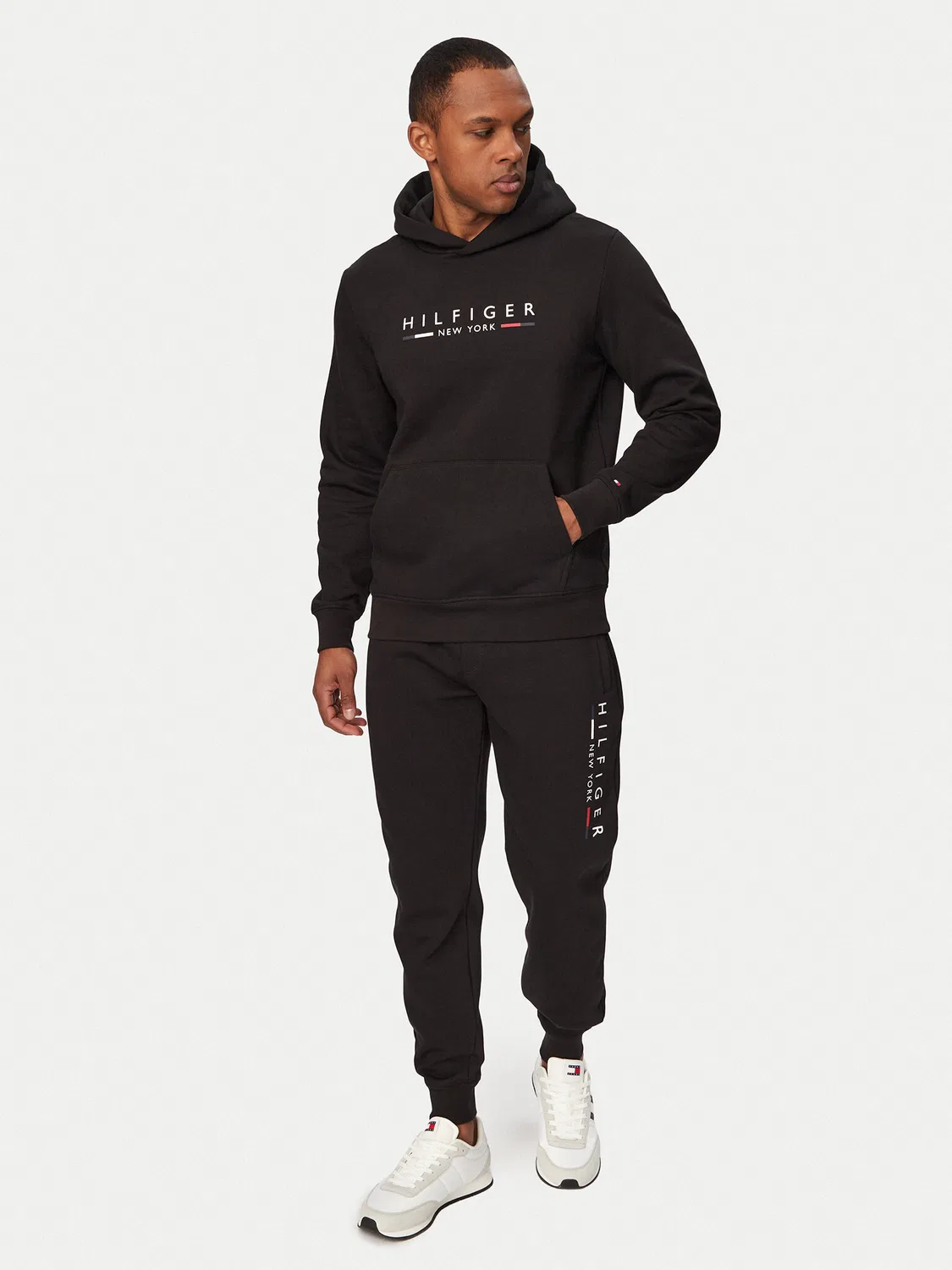 Мужской спортивный костюм стандартного кроя Tommy Hilfiger, черный