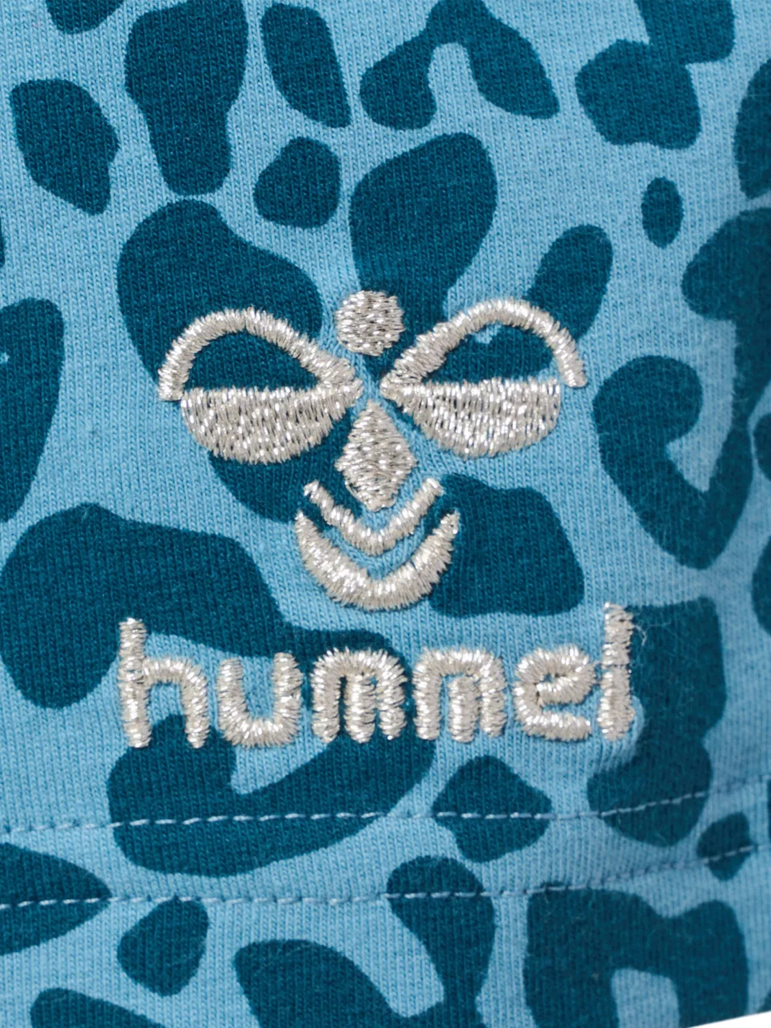 Спортивные шорты Hummel свободного кроя Flowy в темно-синем и светло-голубом цветах — фото 4