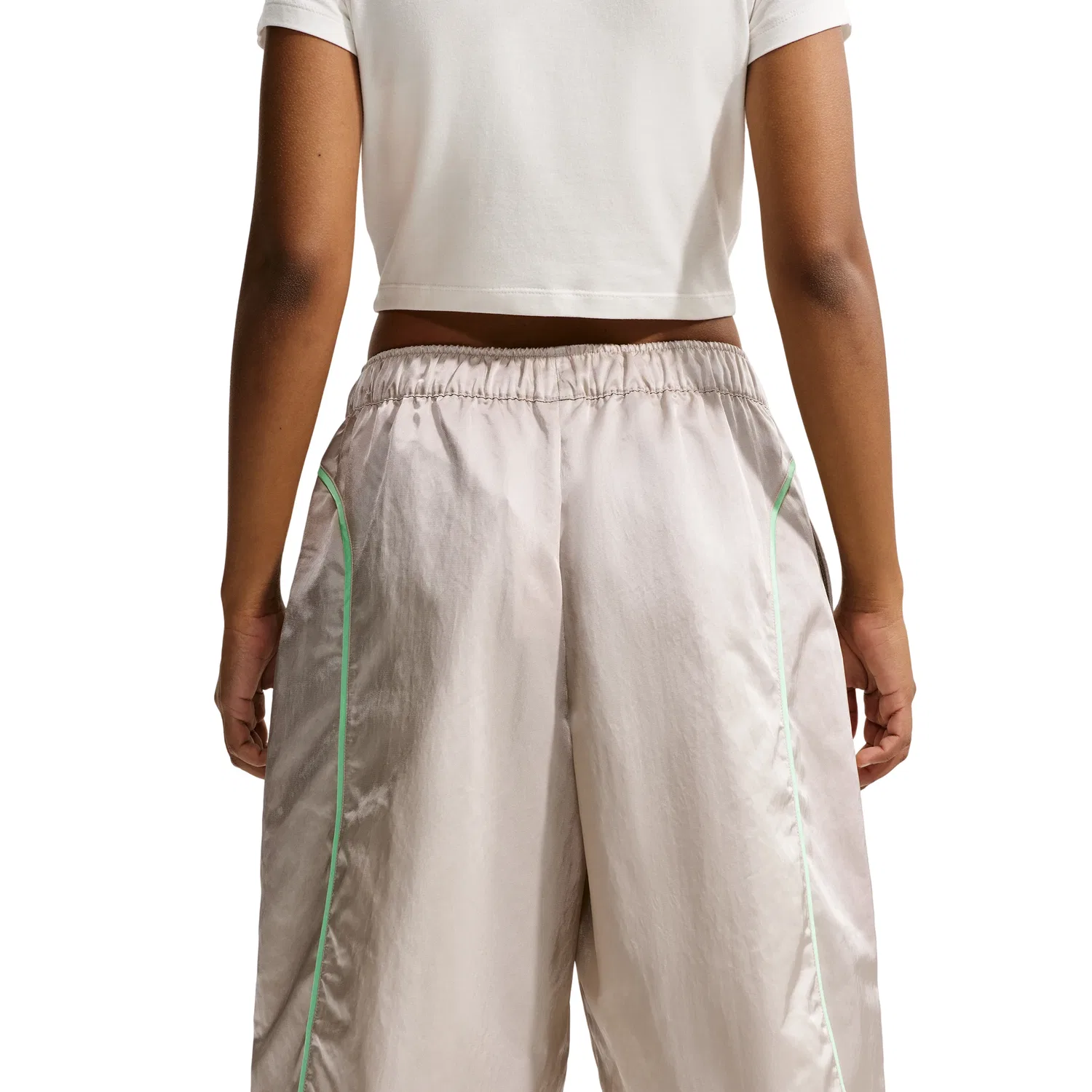 Женские шорты Sportswear Loose Mid-Rise Woven Shorts 'Cream II Camo Green Illusion Green' Nike, Cream Ii/Camo Green/Illusion Green/White — фото 2