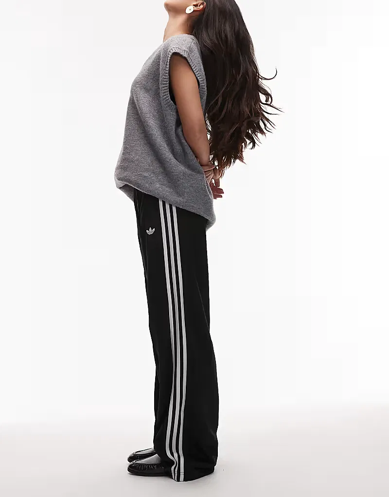 Свободные спортивные брюки Adidas Originals Firebird в черно-белом цвете