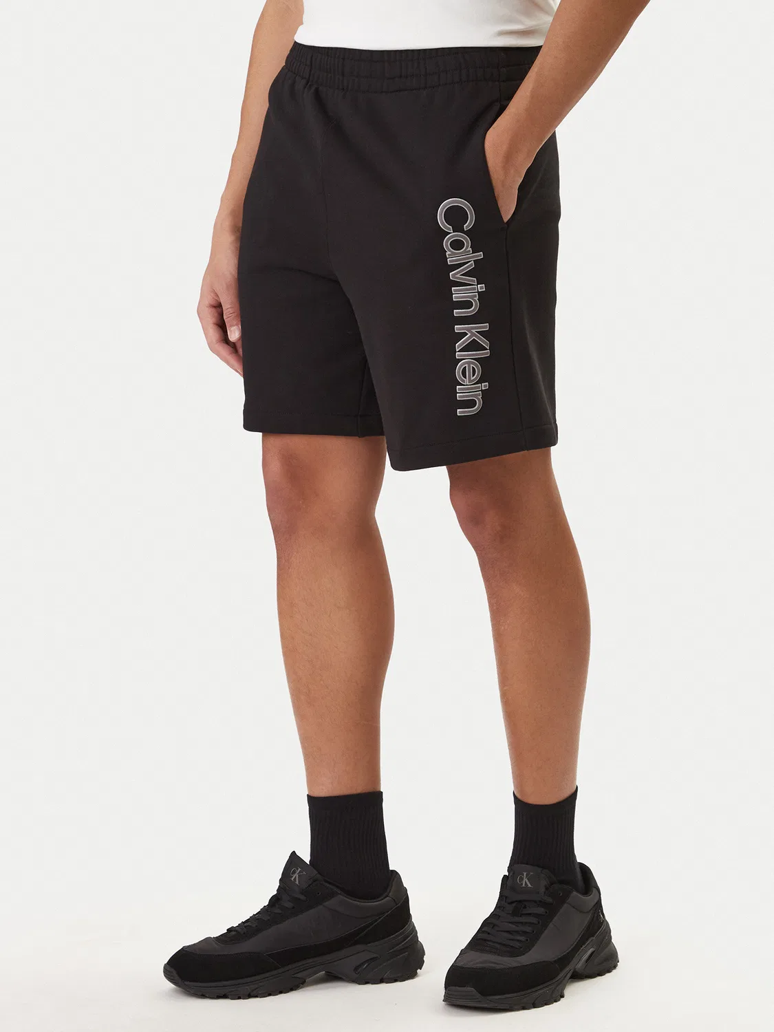 Мужские спортивные шорты стандартного кроя Calvin Klein, черный