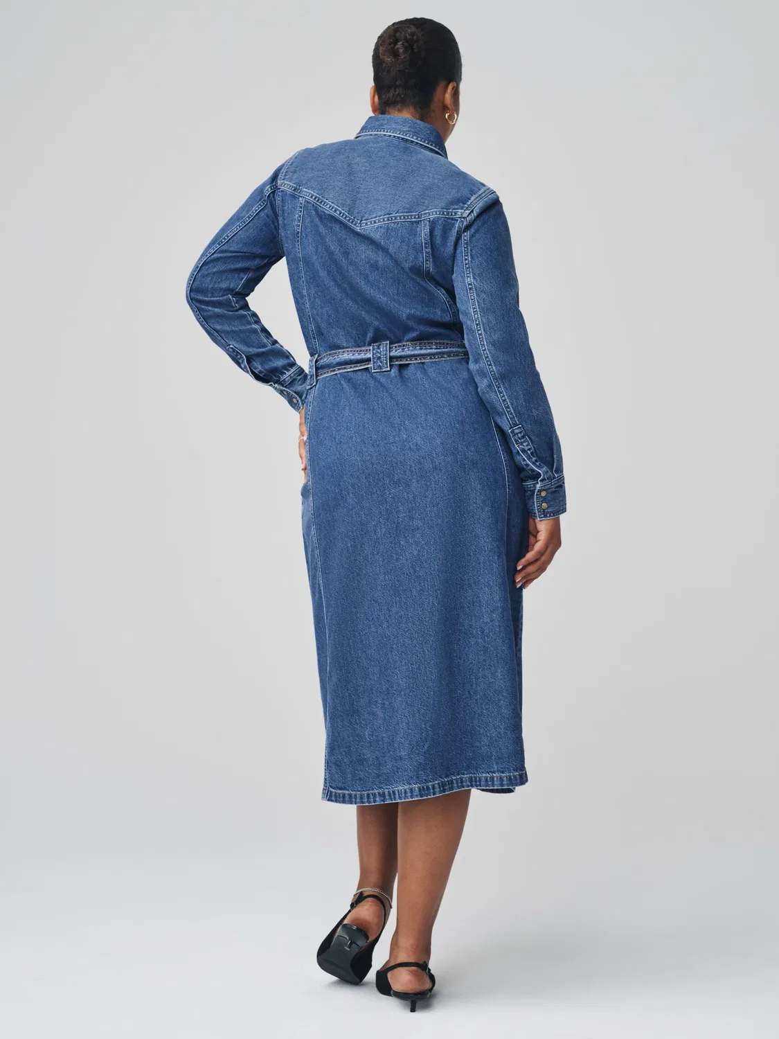 Платье-рубашка джинсовое миди Mid Blue Fuller Bust Denim Midi Shirt Dress Next, Синий — фото 2