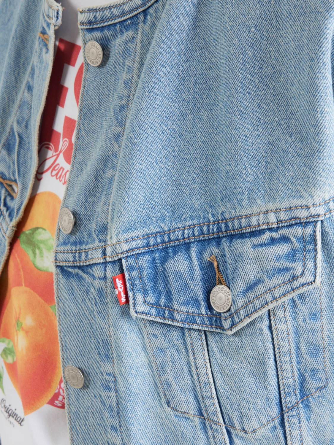 LEVI'S  Куртка межсезонная 'Collarless Shrunken '90s Trucker Jacket' в синем дениме — фото 2