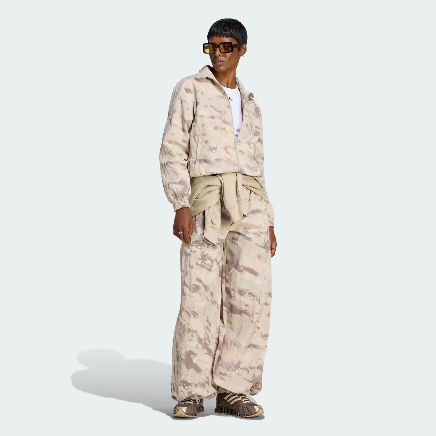 Женская олимпийка с камуфляжным принтом Camouflage Loose, Adidas Originals, Wonder Beige/Wonder White/Trace Brown/Crystal Linen — фото 3