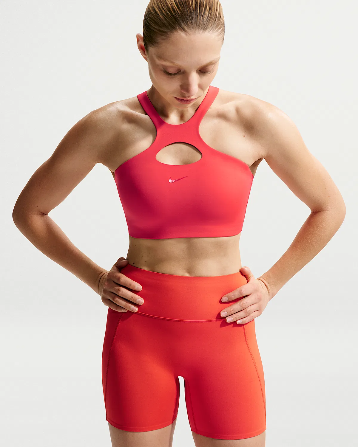 Женский спортивный бюстгальтер Nike Universa средней поддержки с поролоном, Light Crimson/University Red/University Red