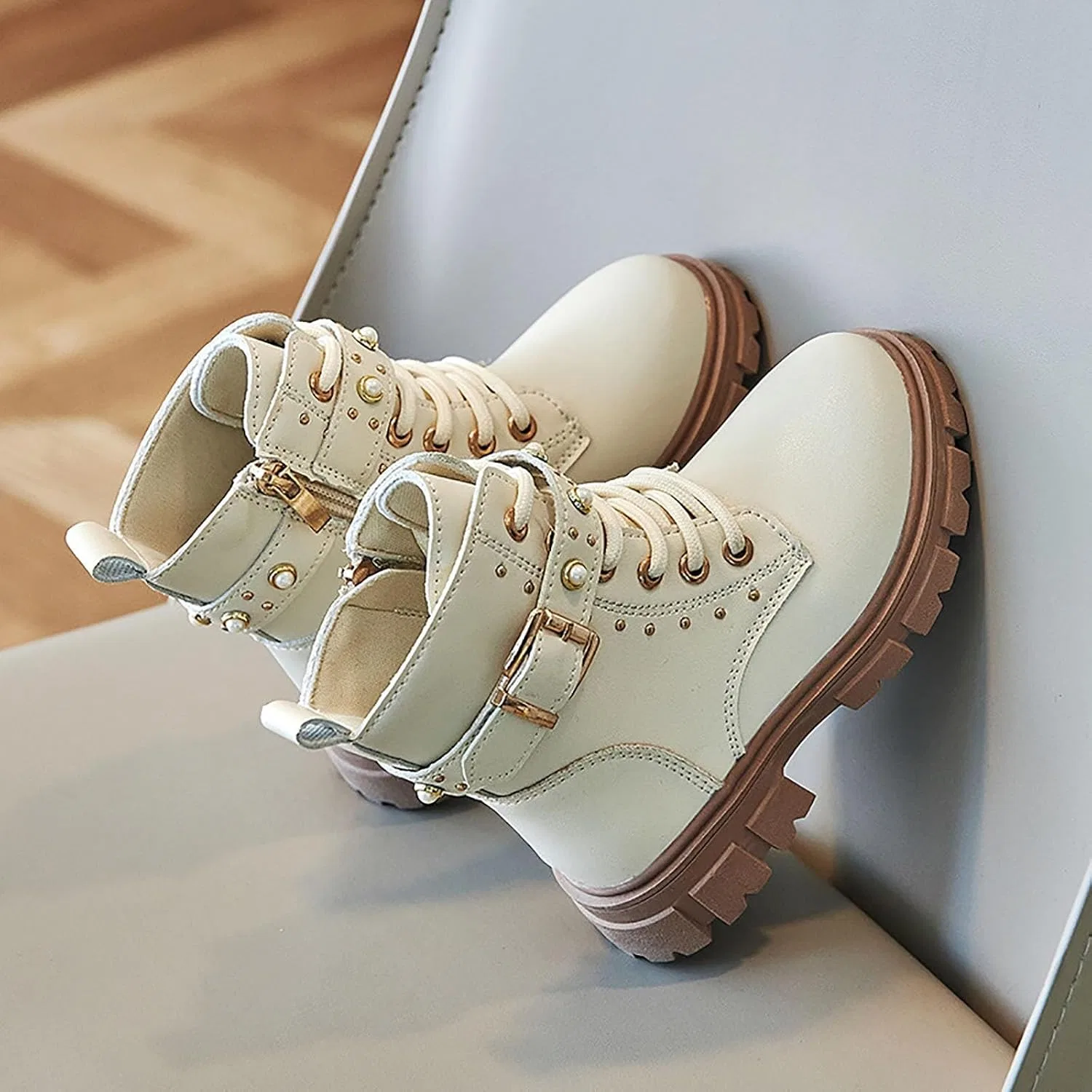 Детские ботинки для девочек с жемчужной шнуровкой, модель Girls Combat Ankle Boots, Beige — фото 2