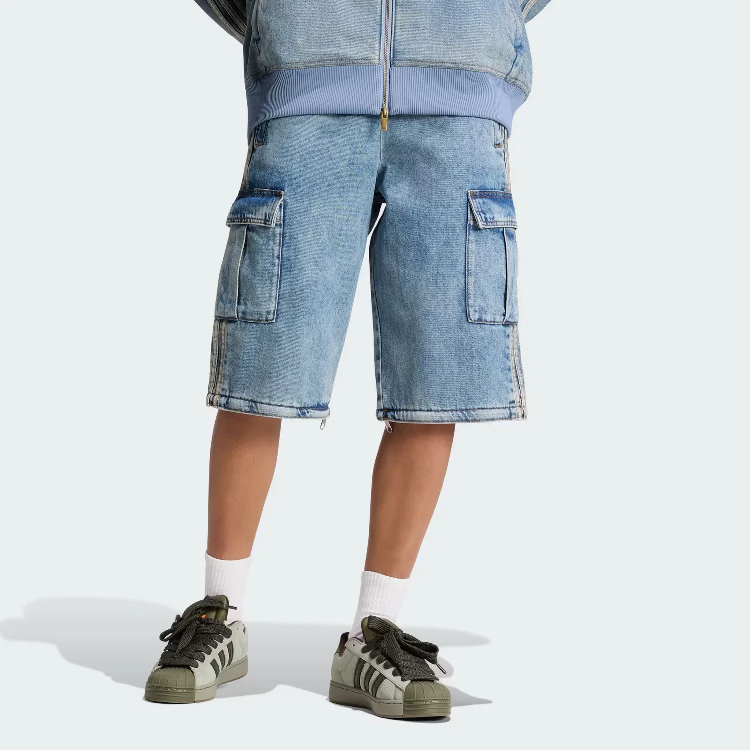 Женские джинсы свободного кроя Mid-Rise 2-in-1 Adidas Originals, потертый синий деним — фото 2