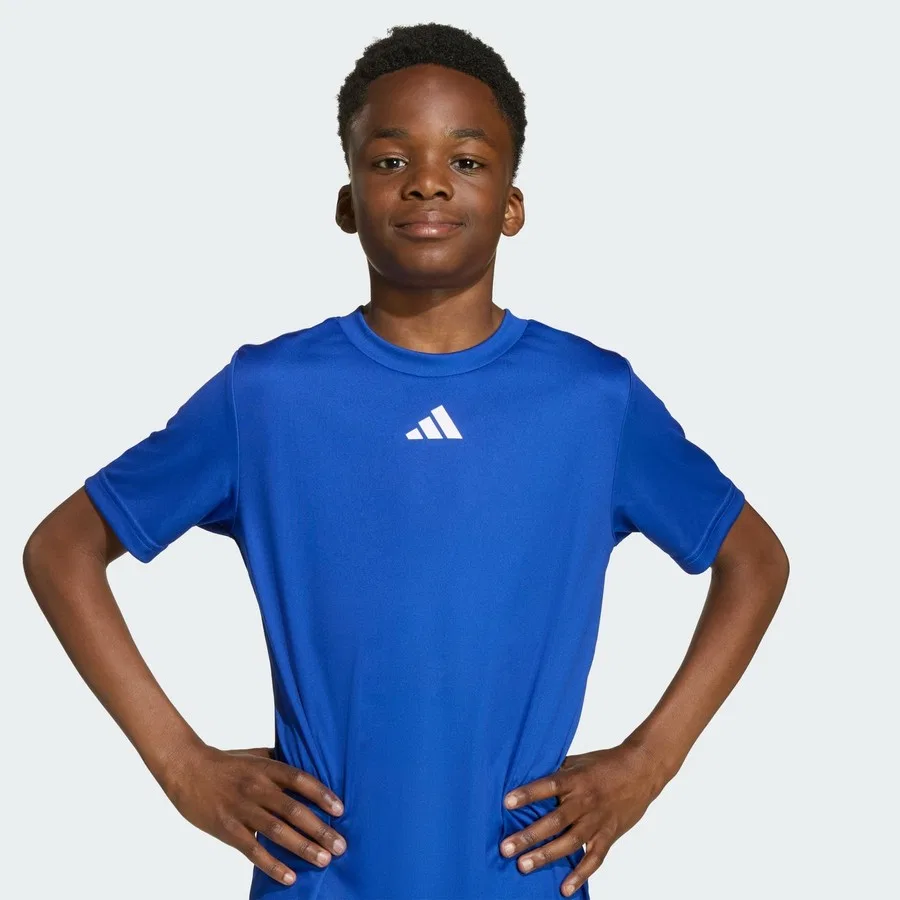 Спортивный комплект футболки и шорт с принтом 3 полосы adidas Sportswear Train Essentials, Сине-белый — фото 4