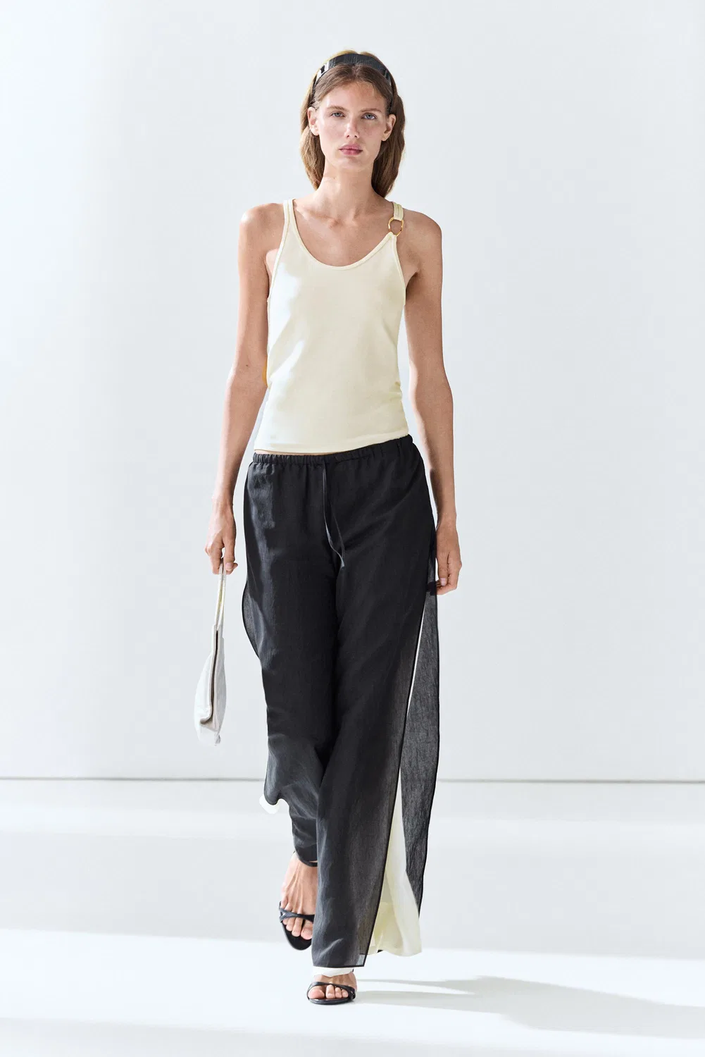 Топ Massimo Dutti, с отделкой стразами, кремовый
