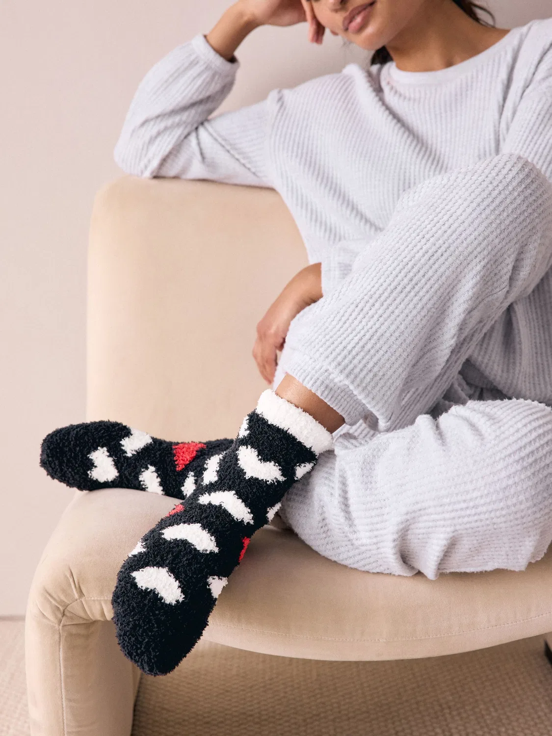 Носки 4 пары, ажурные, Cosy Ankle Socks Next, черно-белые с красными сердечками — фото 4