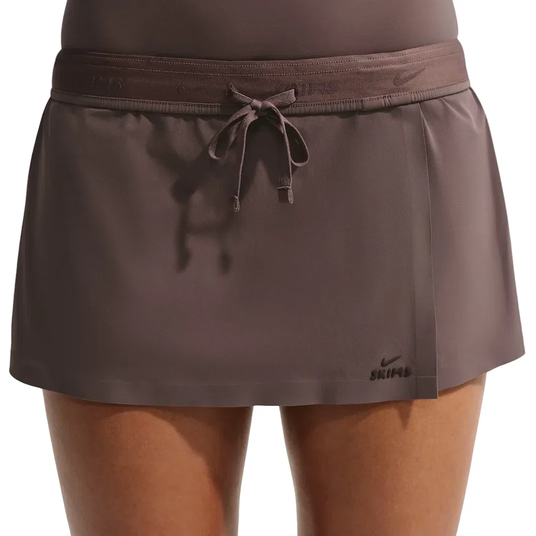 Женская юбка SKIMS Stretch Nylon Skort 'Resin' Nike, Resin — фото 3
