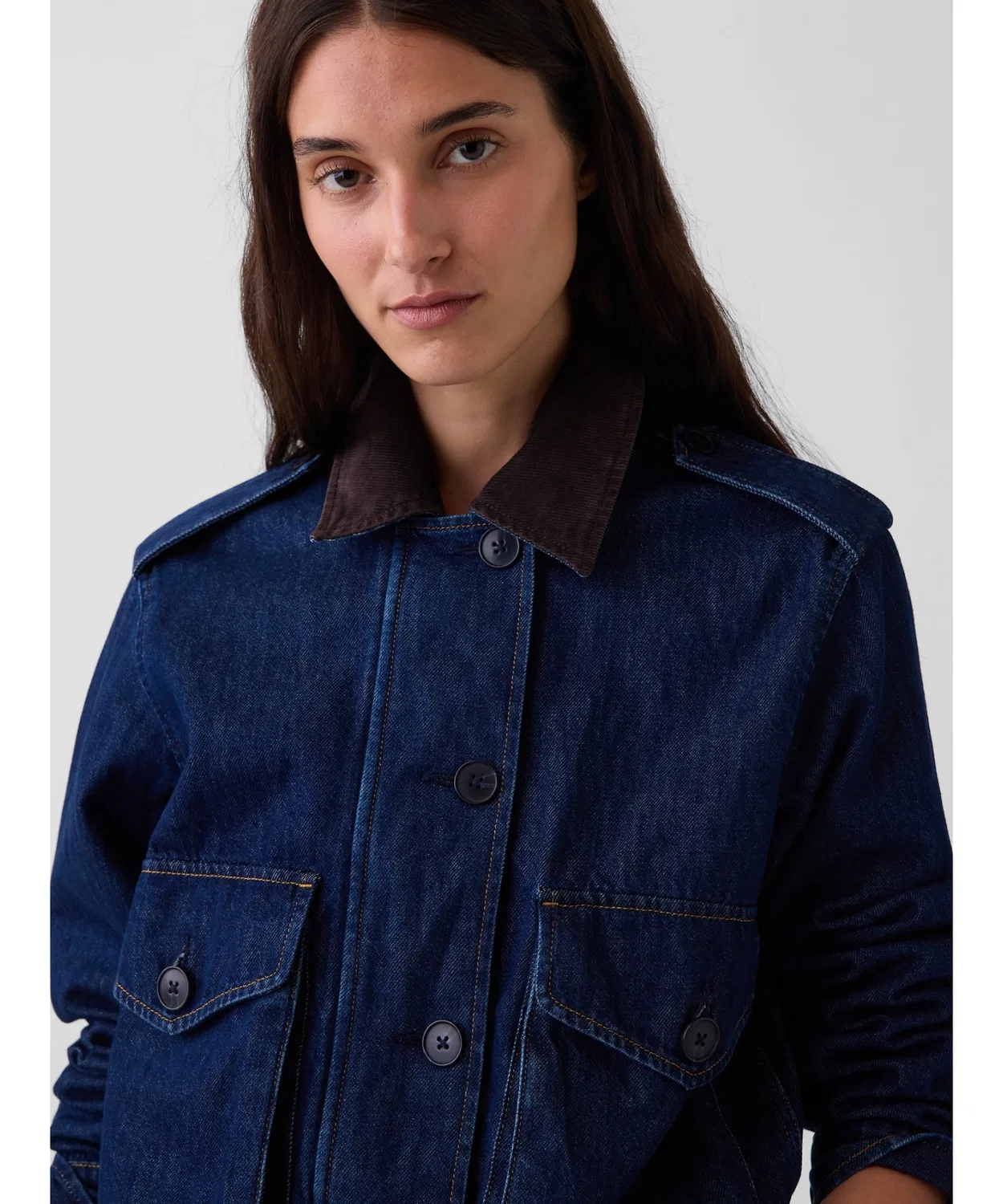 Женская джинсовая куртка с вельветовым воротником, свободный крой GAP, Indigo Blue — фото 4