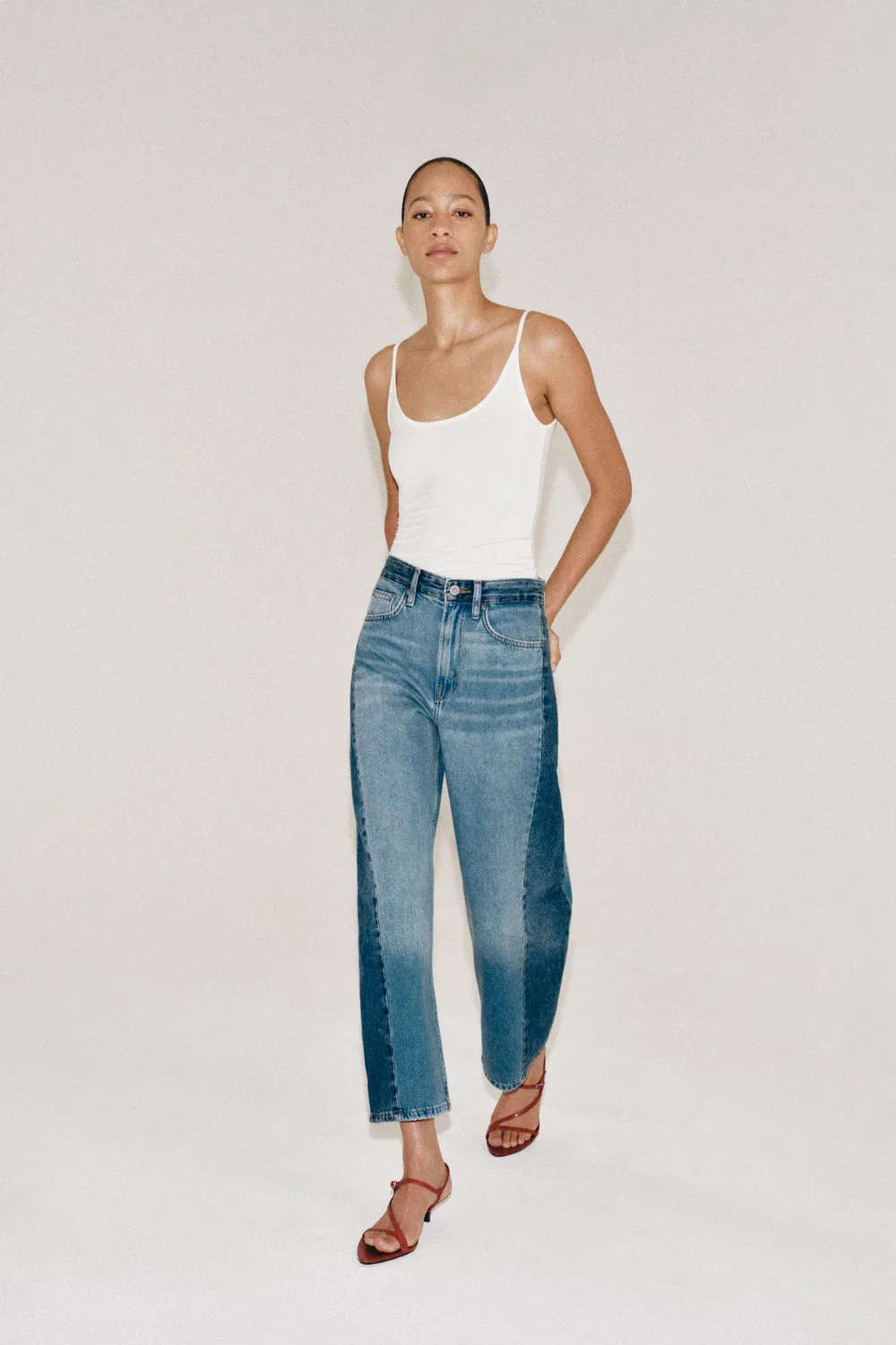 Джинсы ZW COLLECTION с открытой щиколоткой, завышенной талией и лоскутным кроем. ZARA, Blue