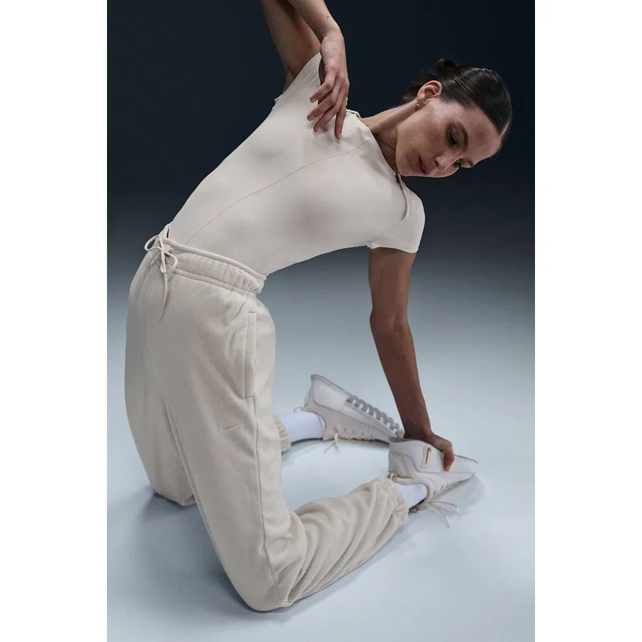 Женские спортивные штаны из флиса Nike Therma-FIT One Loose Fleece, Светло-кремовый — фото 3