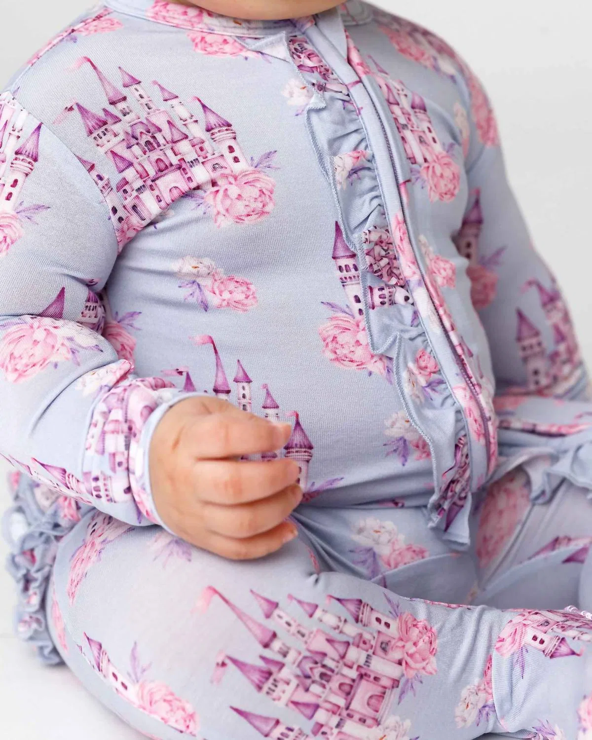 Детский боди-комбинезон с рюшами на молнии Jules Ruffled Zippered Footies Lev Baby, Lavender — фото 4