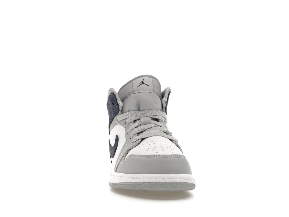 Детские кроссовки для мальчиков с цветовой гаммой Jordan 1 Mid Jordan, White/Wolf Grey/Midnight Navy — фото 2