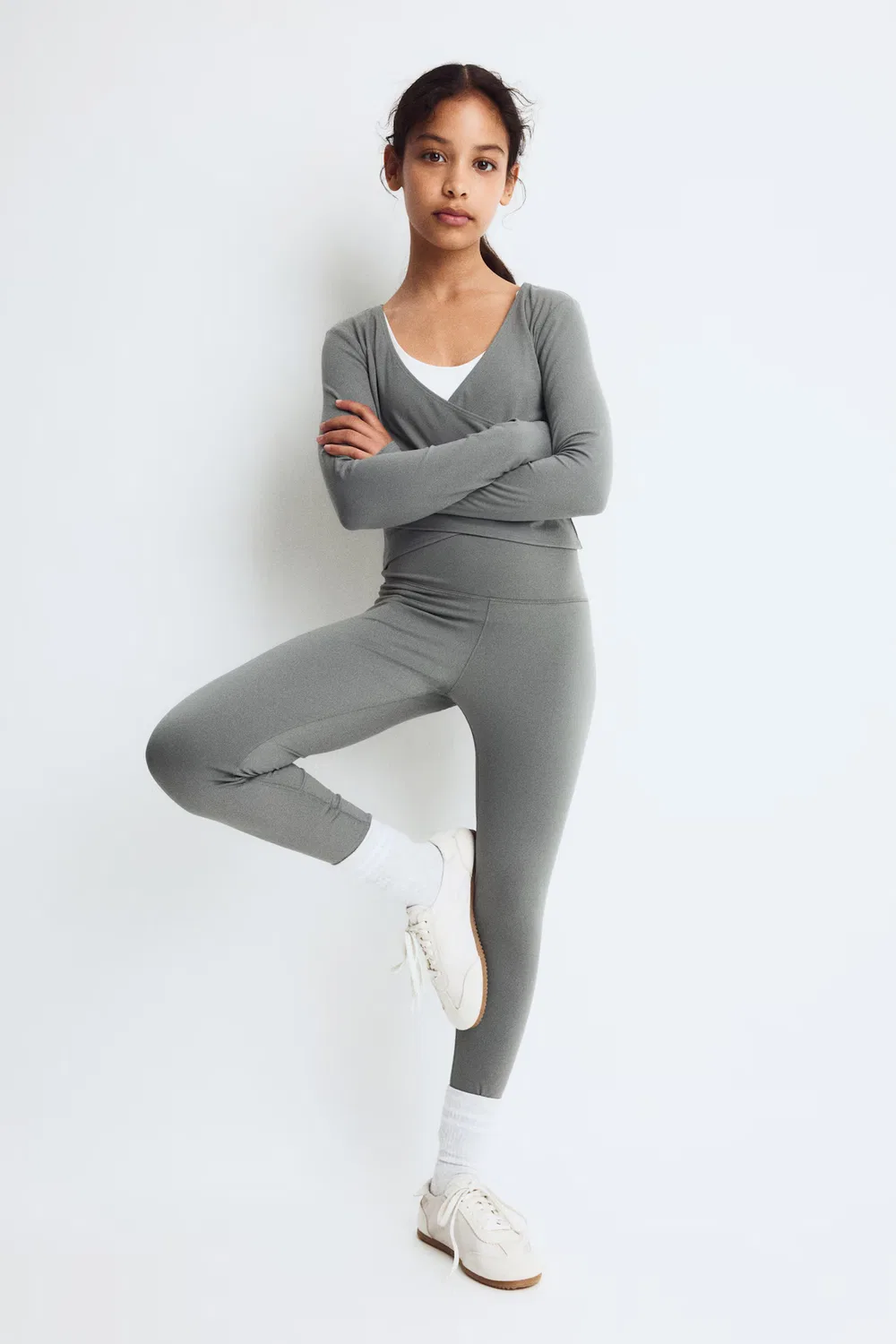 Спортивные леггинсы с технологией Drymove H&M, Graugrün