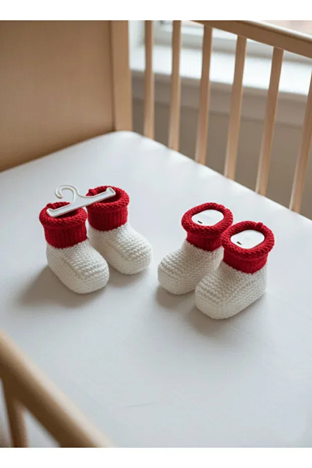 Детские пинетки ручной вязки Basics Hiciw, Red & White
