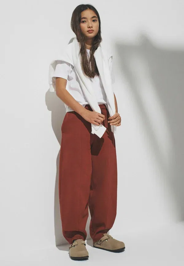 Брюки из хлопка и полиэстера Barrel Leg Joggers, The Set, brown/ecru, коричневый