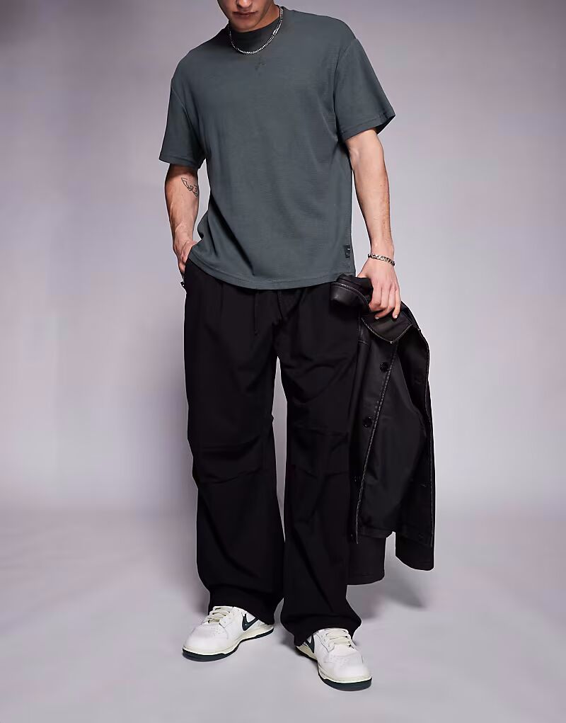 

Брюки Bershka Parachute Baggy черного цвета