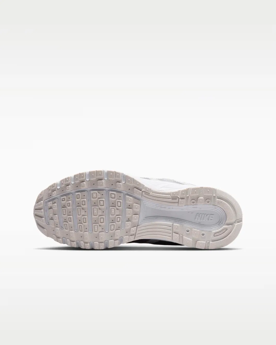 Кроссовки для детей постарше Nike P-6000, White/Photon Dust/Metallic Silver/White — фото 2