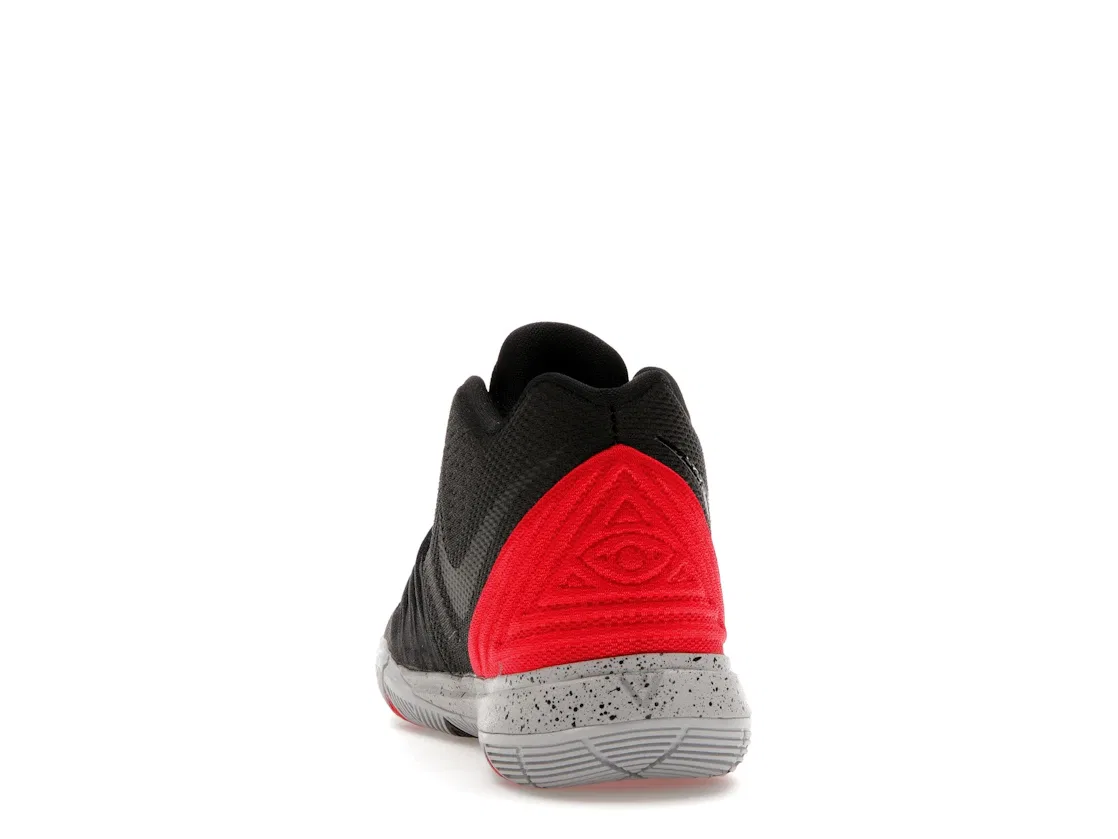 Детские баскетбольные кроссовки Nike Kyrie 5 Bred, University Red/Black-Pure Platinum — фото 4