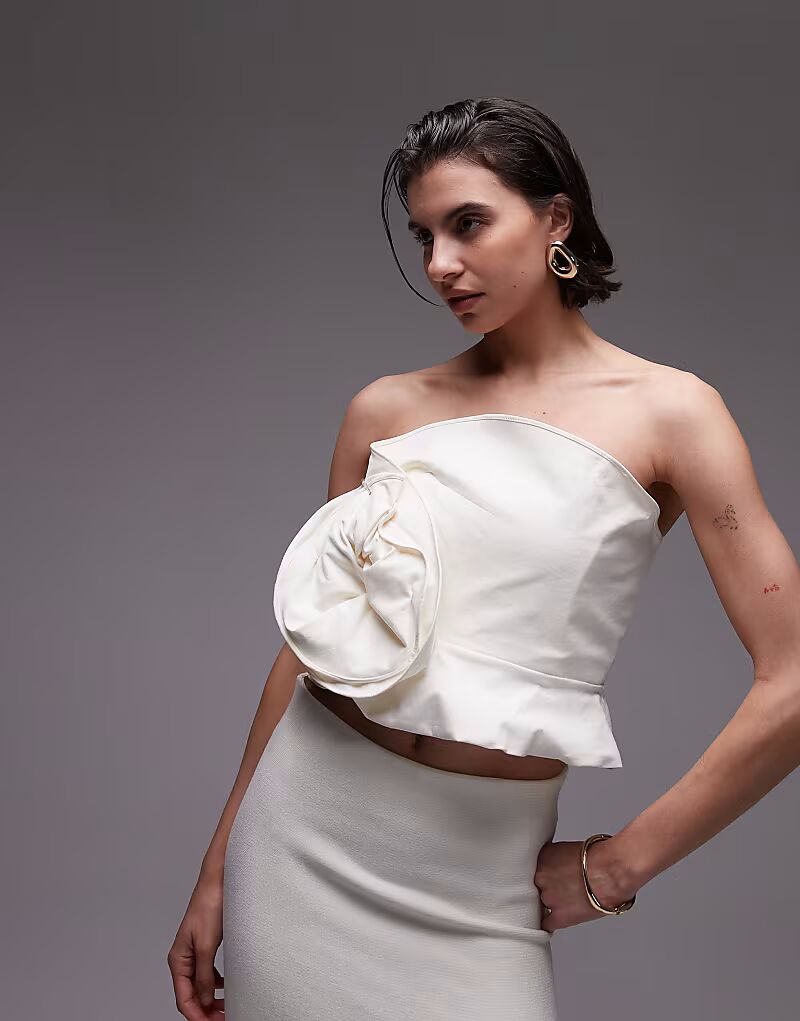 

Структурированный топ с 3D-цветочным принтом цвета слоновой кости Mango