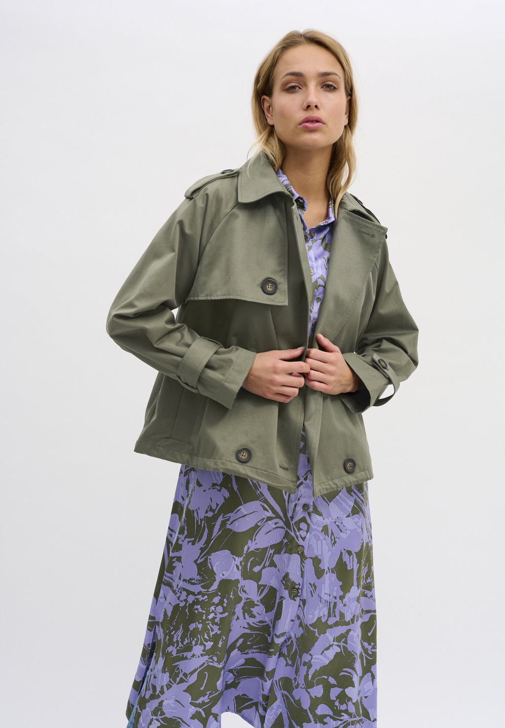 

Легкая куртка IRAMW SHORT My Essential Wardrobe, оливковый