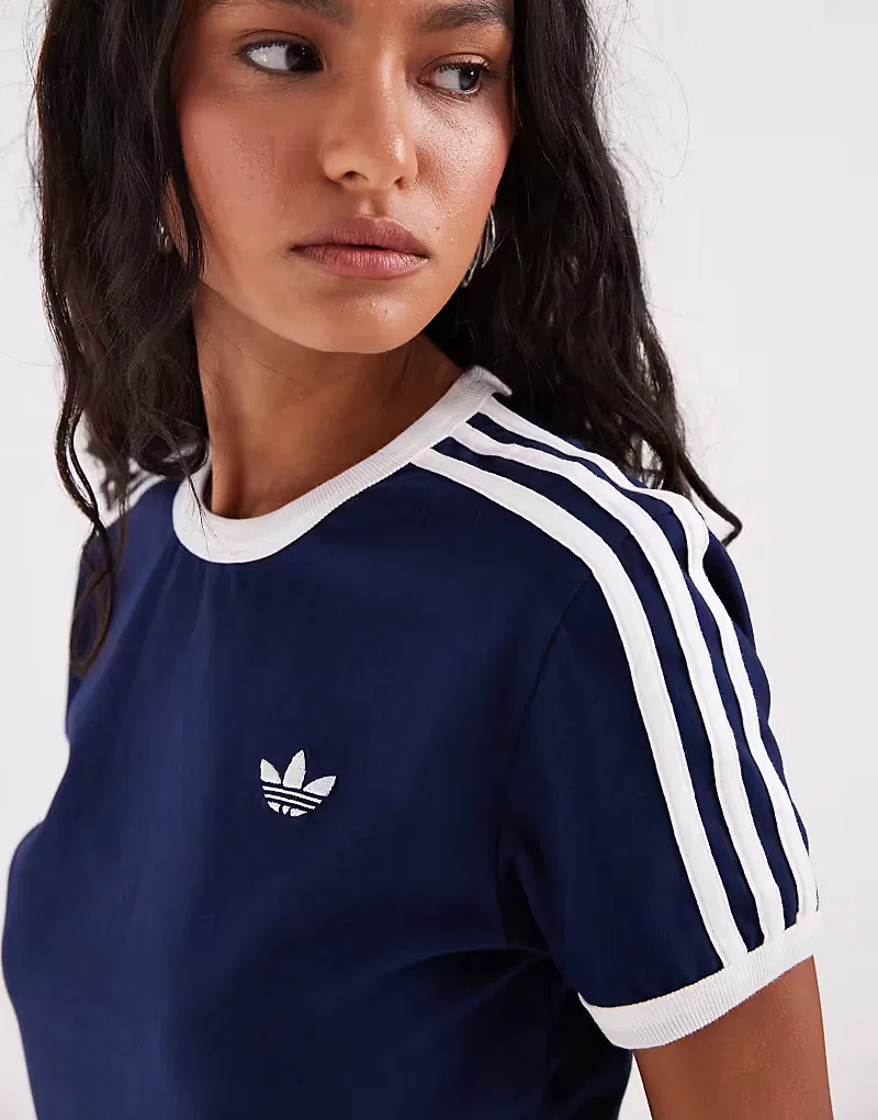 Футболка Adidas Originals приталенного кроя с тремя полосками, темно-синий