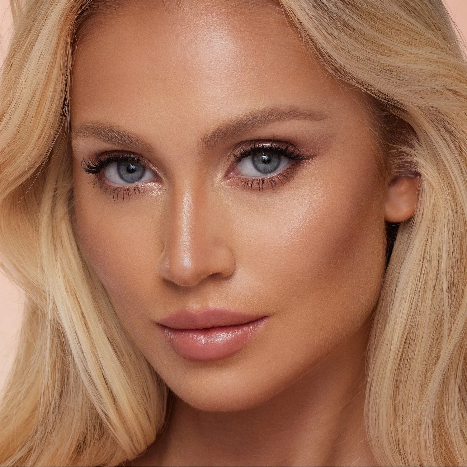 Контурный стик Charlotte Tilbury Hollywood Contour Wand, Medium/Dark — фото 2