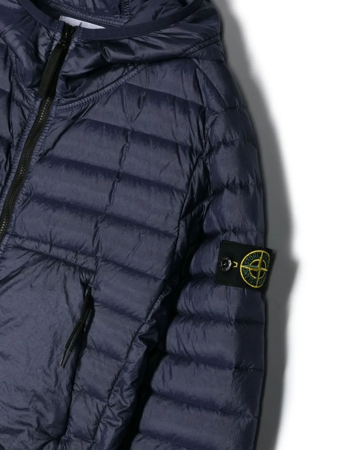 Пуховик с капюшоном и нашивкой на рукаве Stone Island, синий — фото 3