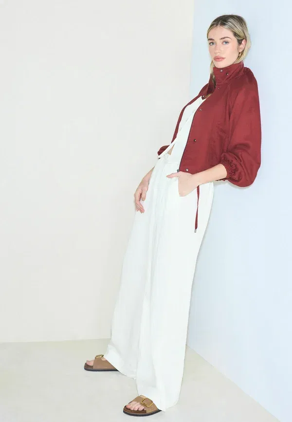 Брюки из лиоцелла Tall fit superwide pleated trousers Next, белый — фото 4
