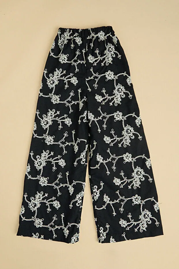 Детские брюки для девочек широкие с принтом Floral embroidered linen look girls' trousers Fulla Moda, Black — фото 4