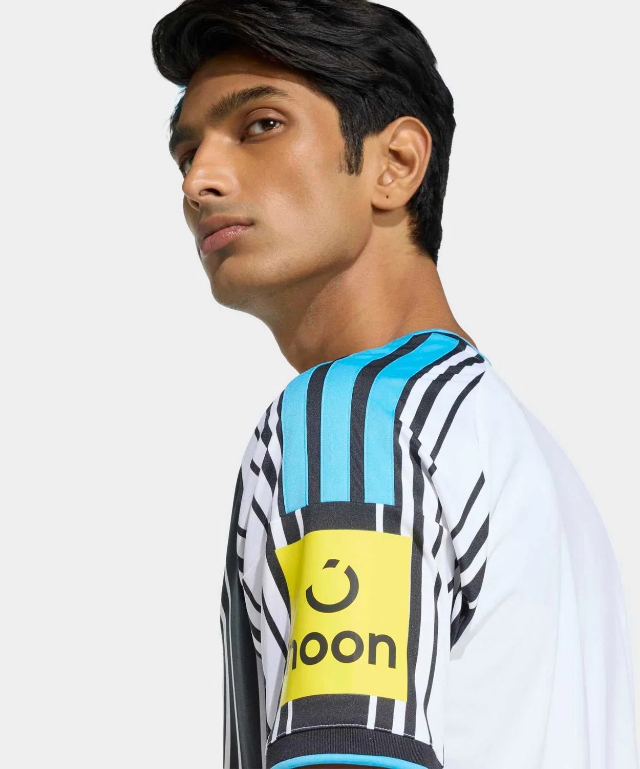 Мужская футболка с коротким рукавом и полосатым принтом Adidas Newcastle United FC 26/27 Home Jersey, Black — фото 4