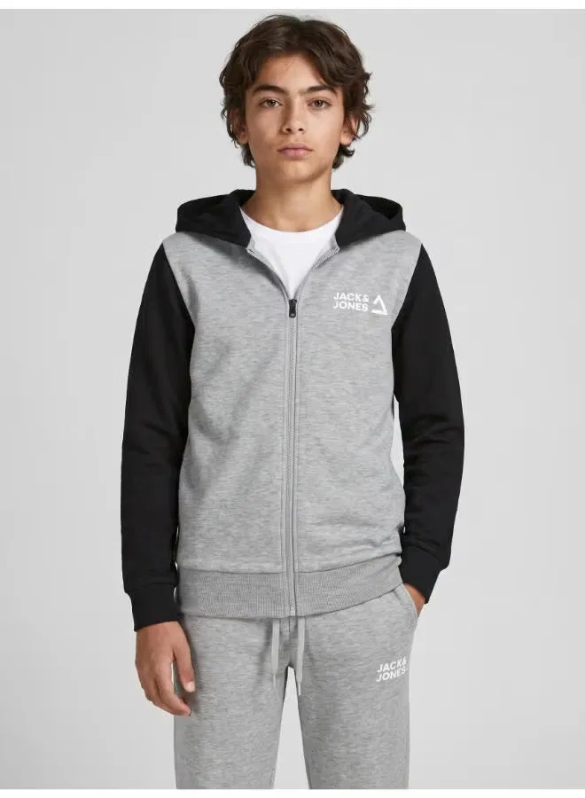 Комплект из худи на молнии, футболки и штанов с принтом Jack & Jones Junior, светло-серый меланж