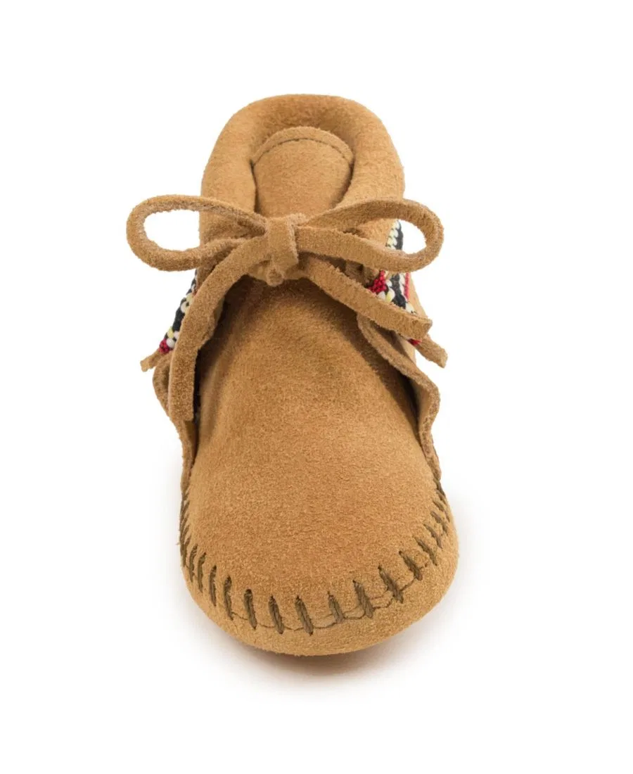 Пинетки-ботиночки из замши с плетеной отделкой Minnetonka, Tan — фото 4