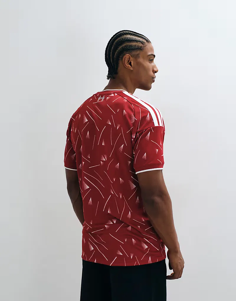 Домашняя футболка Ливерпуля от Adidas сезона 26/27, красно-белая — фото 4