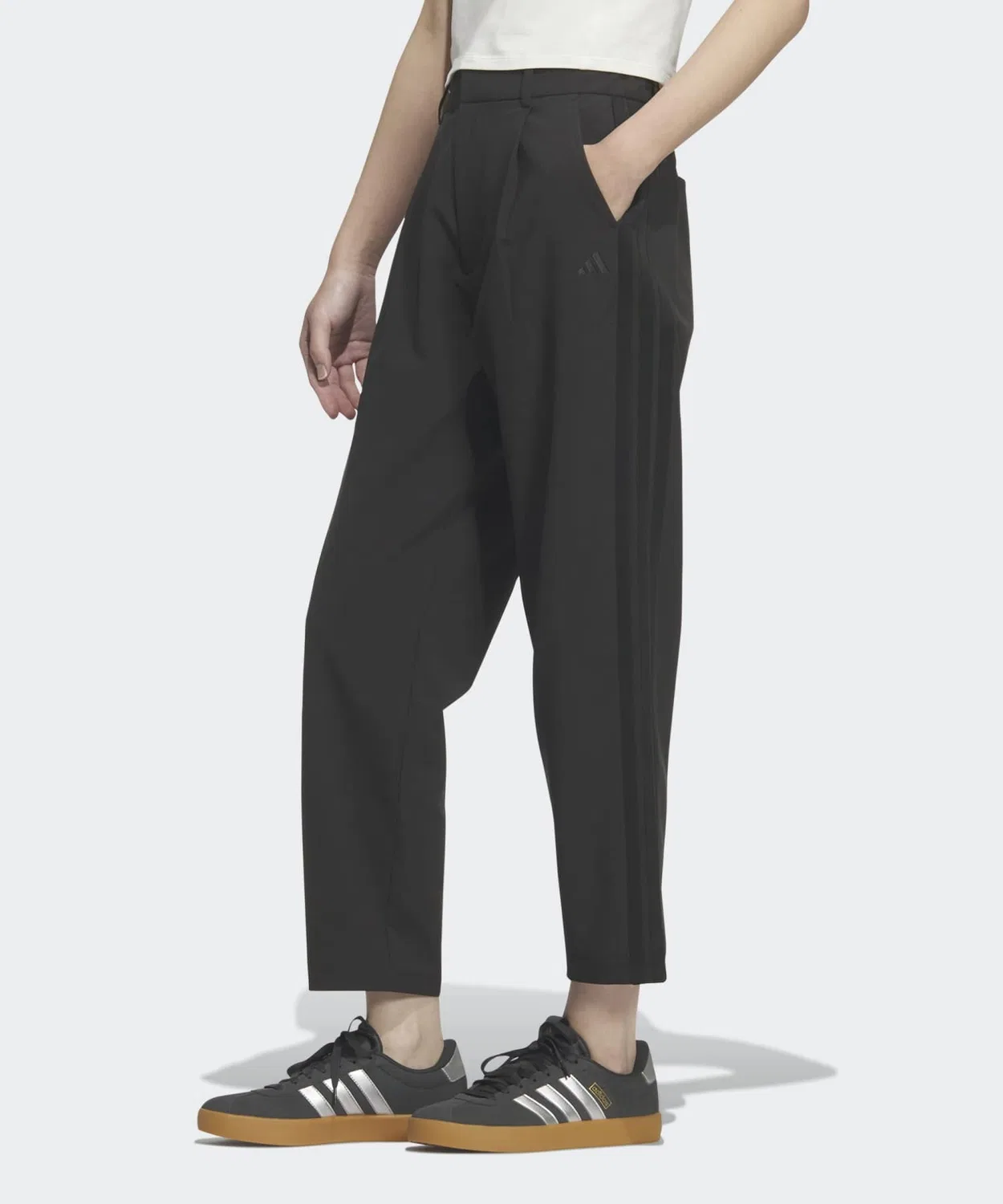 Женские спортивные брюки свободного кроя с зауженным силуэтом, модель Stretch Doubleweave Loose Fit Tapered Leg Open Hem, Adidas, Black/Black