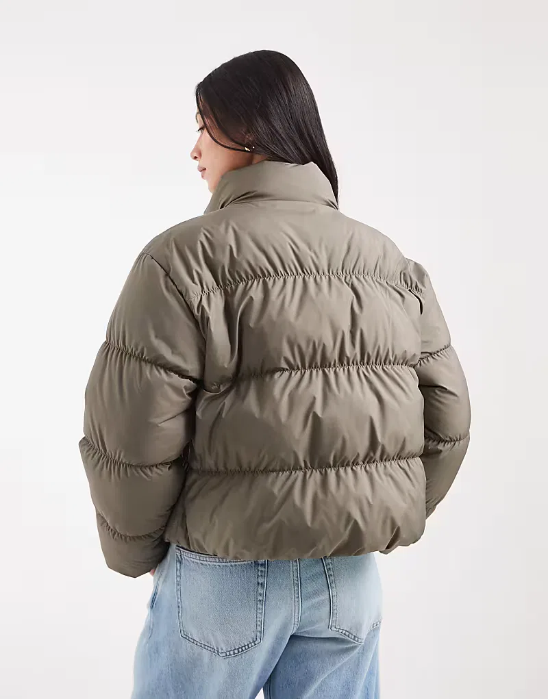 Утепленная короткая куртка Adidas Originals в ветке — фото 2