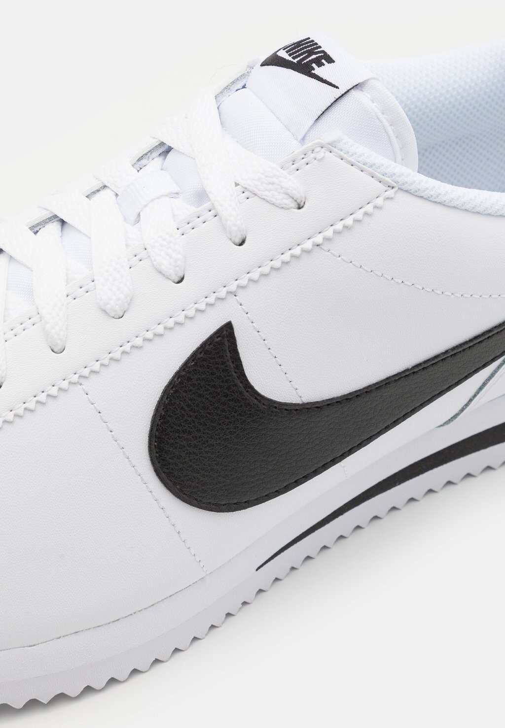 

Низкие кеды Cortez Nike, белый/черный