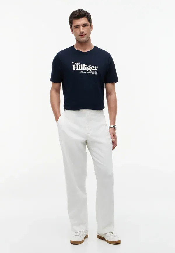 Футболка Tommy Hilfiger с принтом, пустынное небо — фото 2