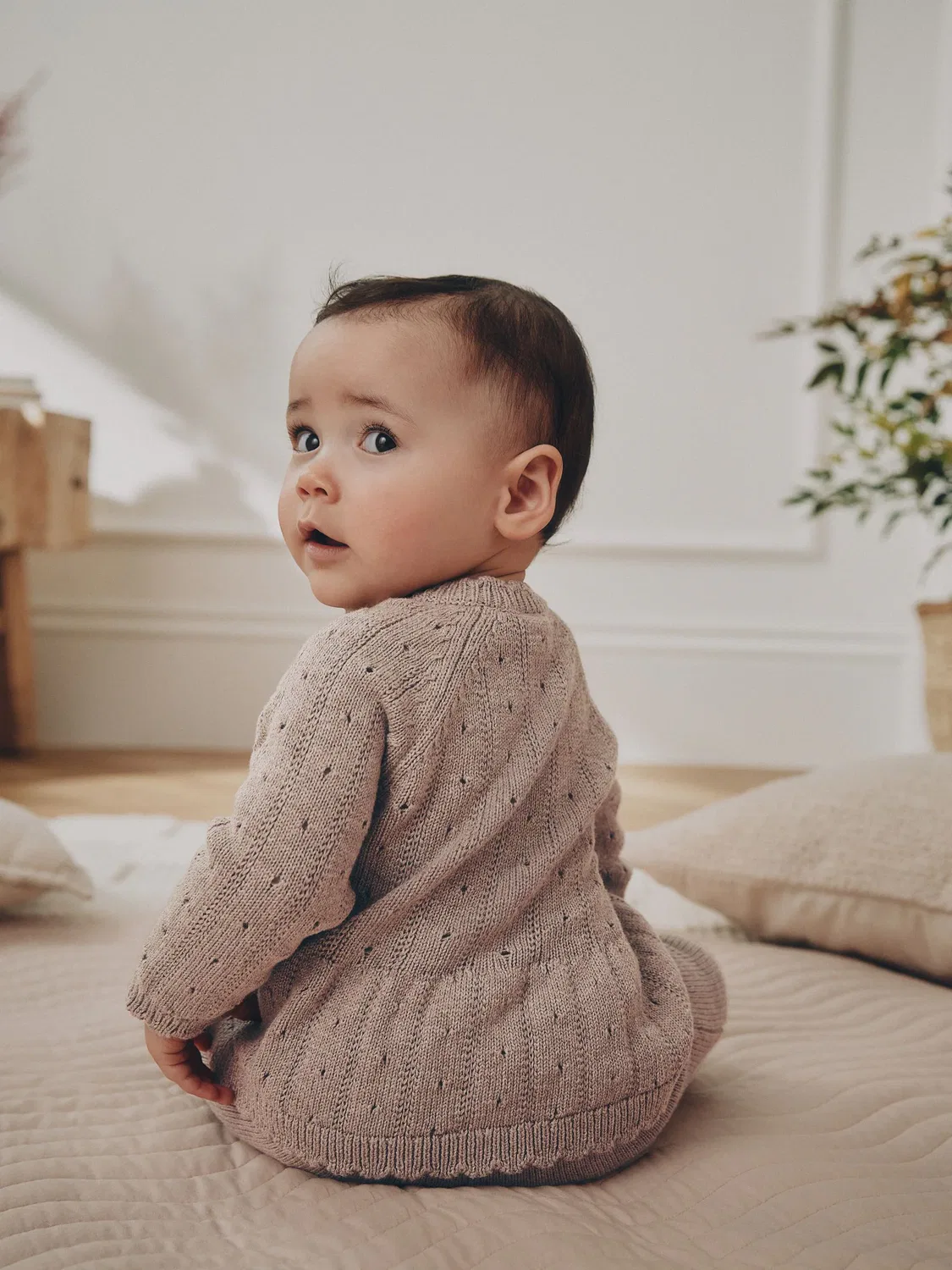 Next Шоколадно-коричневый вязаный бантик с оборками для малышей Cardigan & Leggings Набор из 2 предметов (0 мес.-2 года) — фото 3