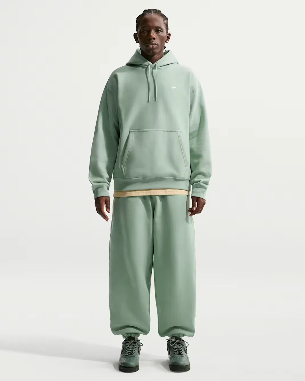Мужские флисовые брюки с манжетами Nike Solo Swoosh, Steam/White