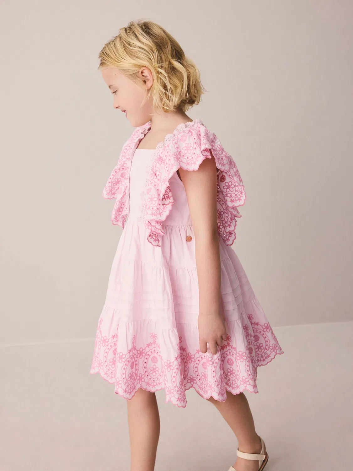 Платье с вышивкой Broderie Tiered Dress Laura Ashley, розовое — фото 2